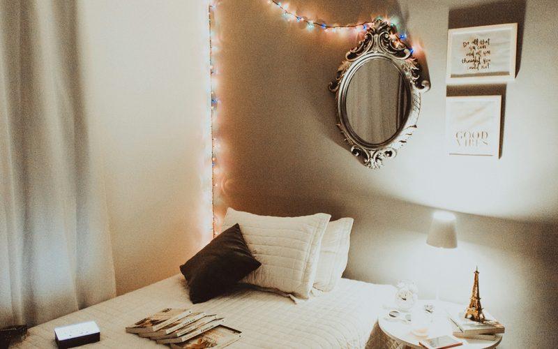 A cozy student room